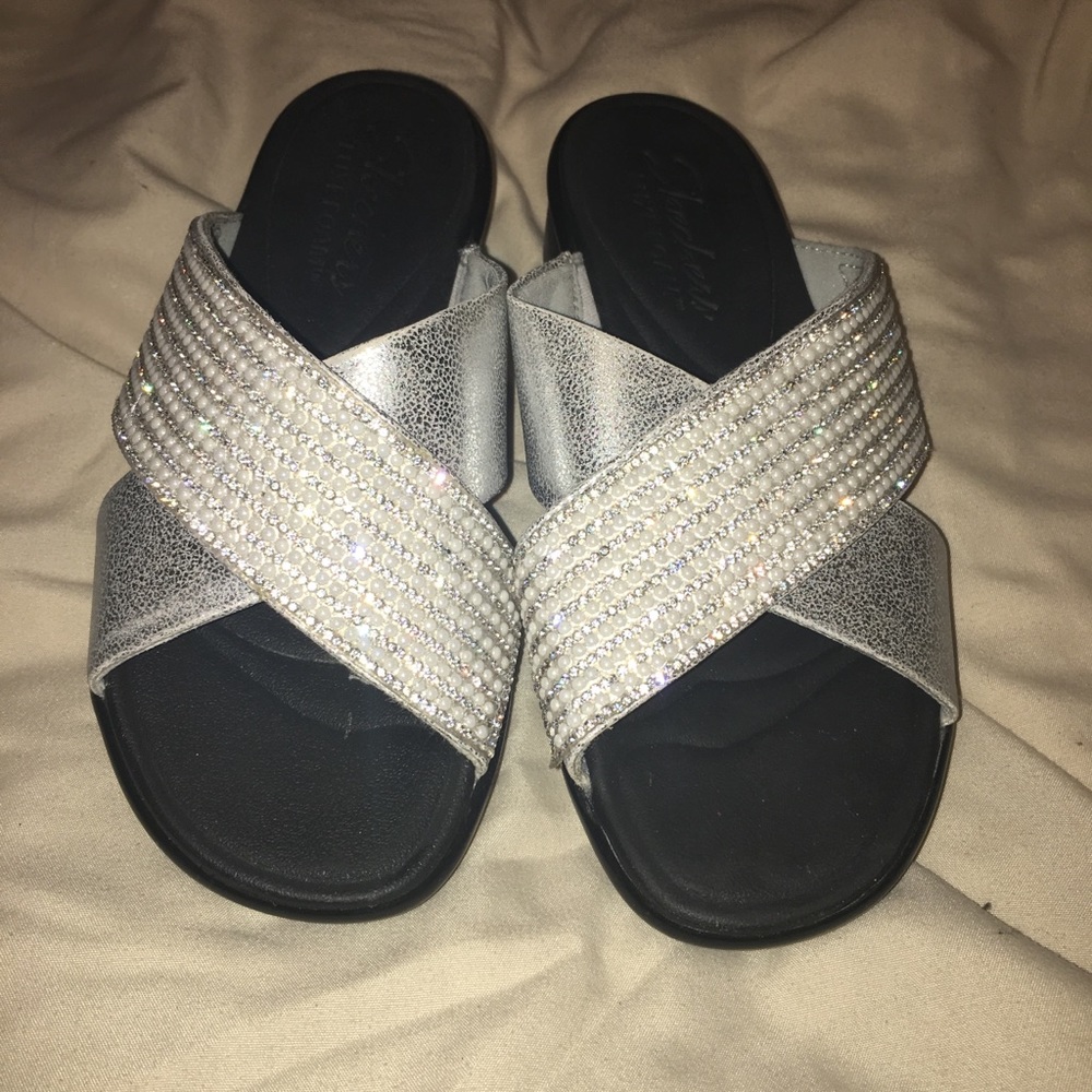 Skechers Bumblers Wedge Sandal. Silver/Black.